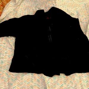 Short sleeve sweater.